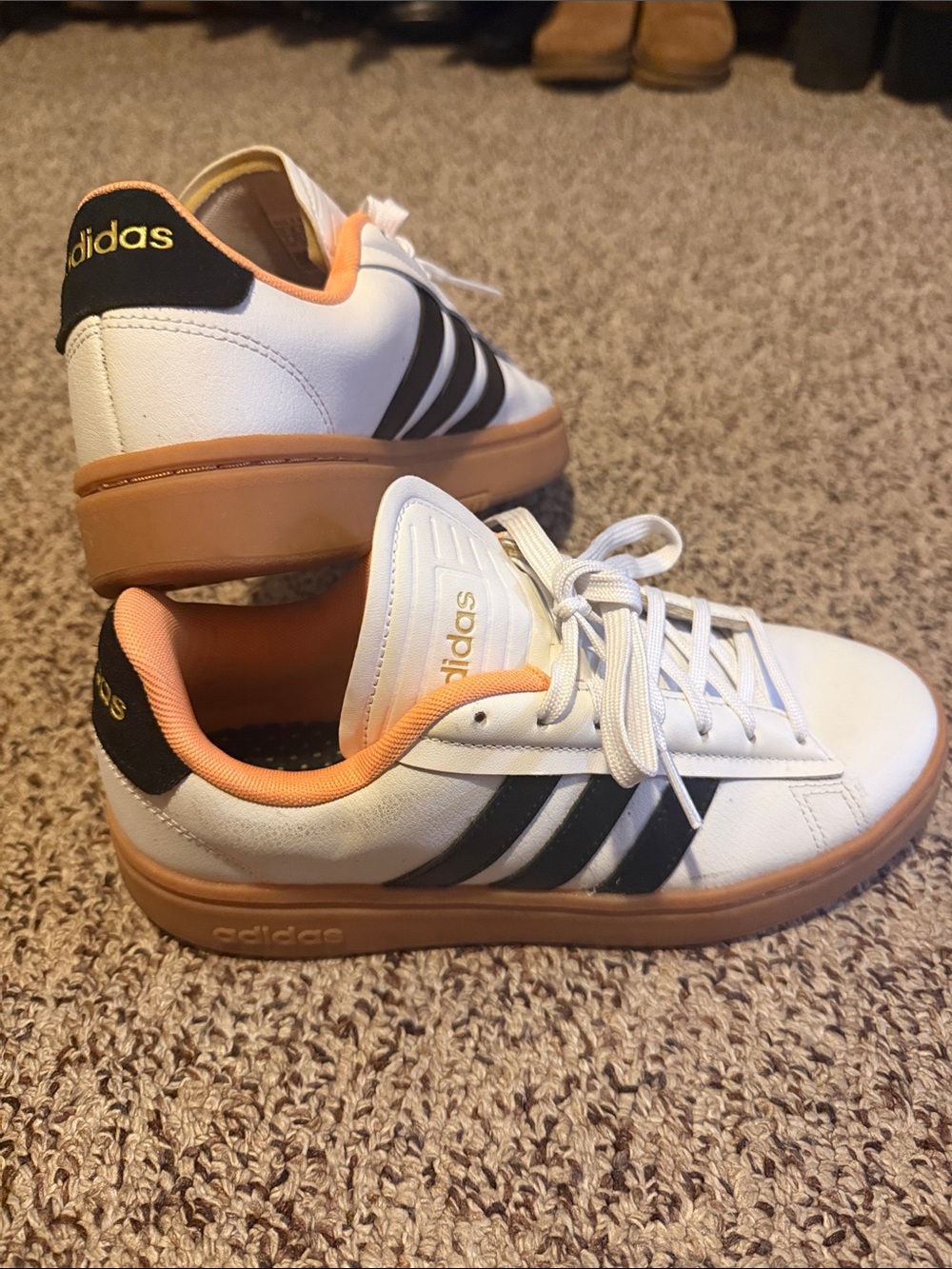 Adidas Tennies 🧡🤍🖤